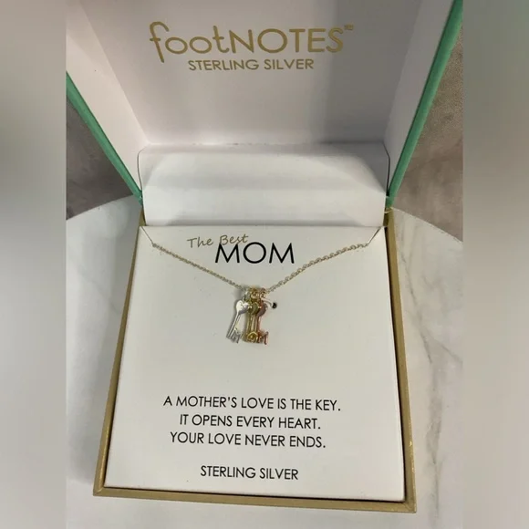 🐘 Footnotes MOM Necklace